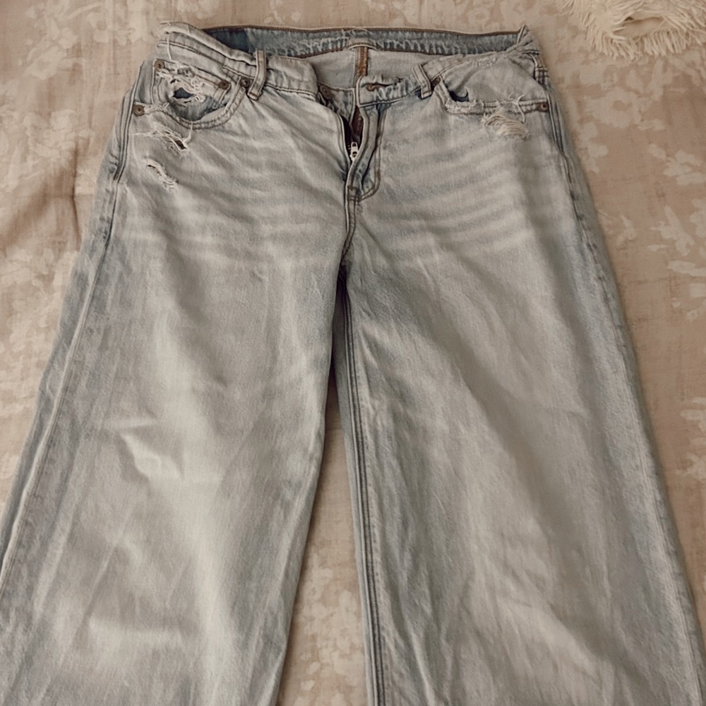 Perfect Light Washed AMERICAN EAGLE Straight Leg Jeans!🤍🤍